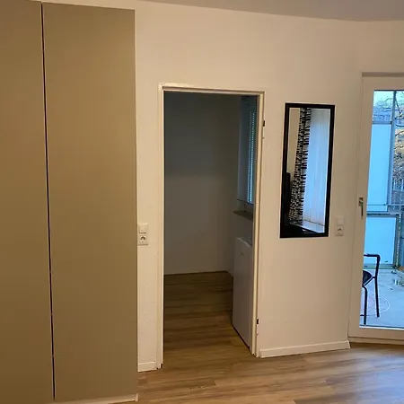 Moeblierte Einzimmerwohnung Mit Balkon *